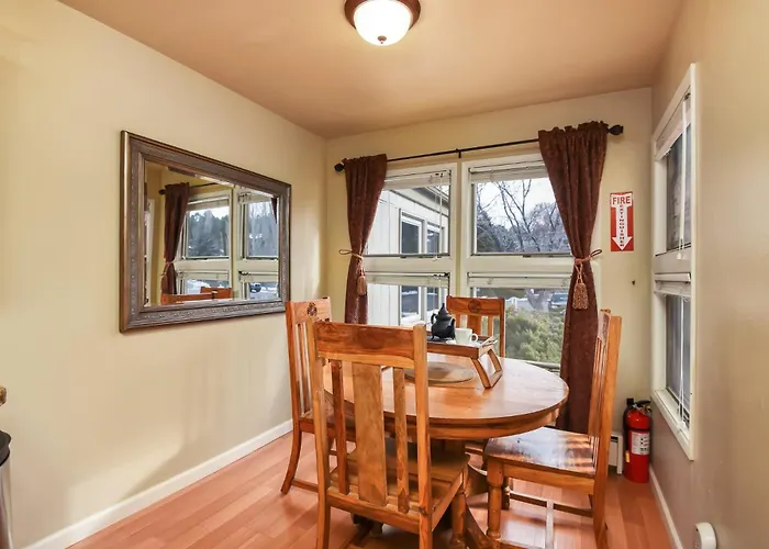 Villa Utopia End-unit Townhome On The 18th Hole Pool Table Fun Porch With Great Views *