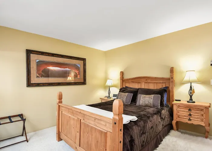 Utopia End-unit Townhome On The 18th Hole Pool Table Fun Porch With Great Views Villa