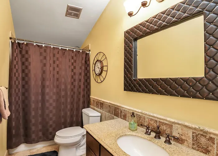 Utopia End-unit Townhome On The 18th Hole Pool Table Fun Porch With Great Views *