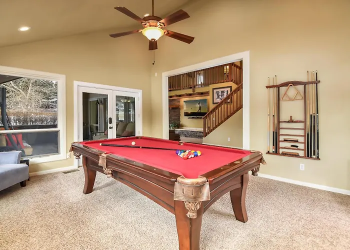 Utopia End-unit Townhome On The 18th Hole Pool Table Fun Porch With Great Views
