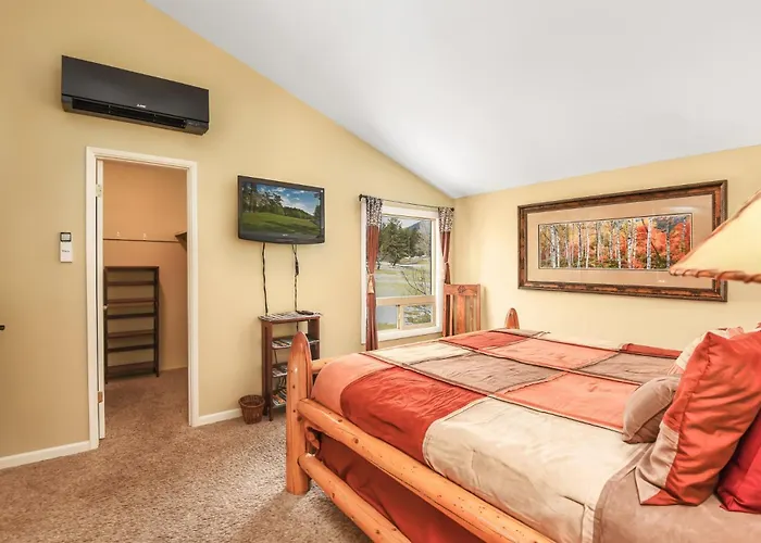 Utopia End-unit Townhome On The 18th Hole Pool Table Fun Porch With Great Views Villa