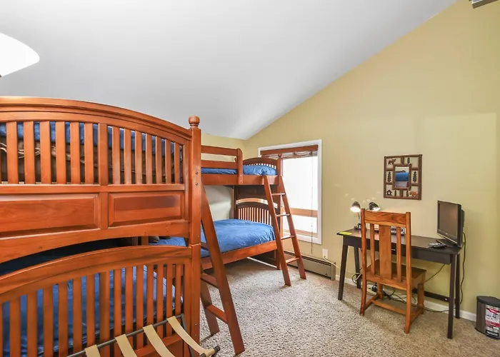 Utopia End-unit Townhome On The 18th Hole Pool Table Fun Porch With Great Views Villa