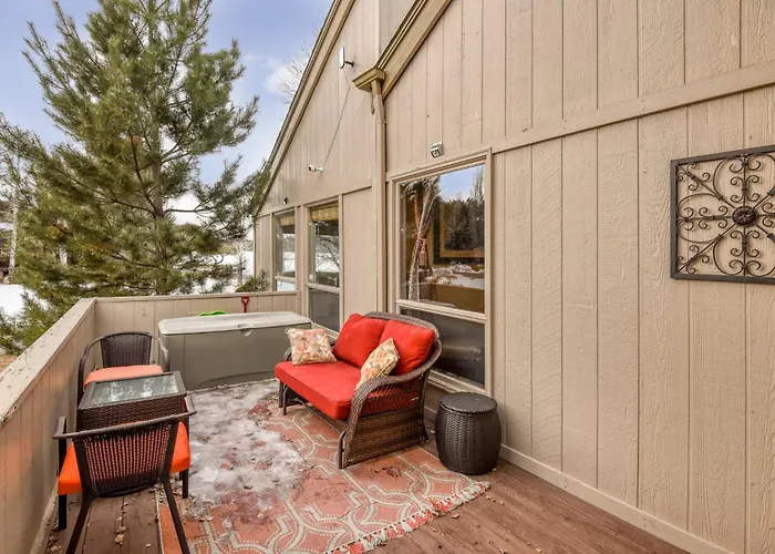Utopia End-unit Townhome On The 18th Hole Pool Table Fun Porch With Great Views